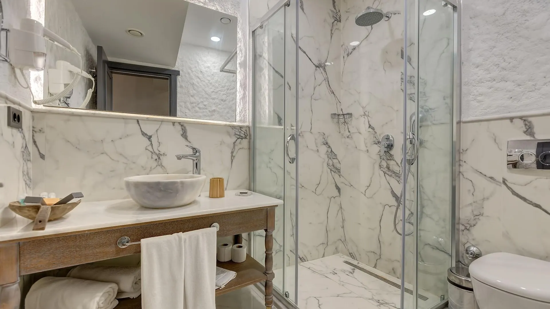 Alachi Hotel 알라카티